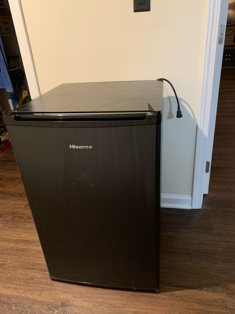 Refrigerator- Compact 4.4 cu ft