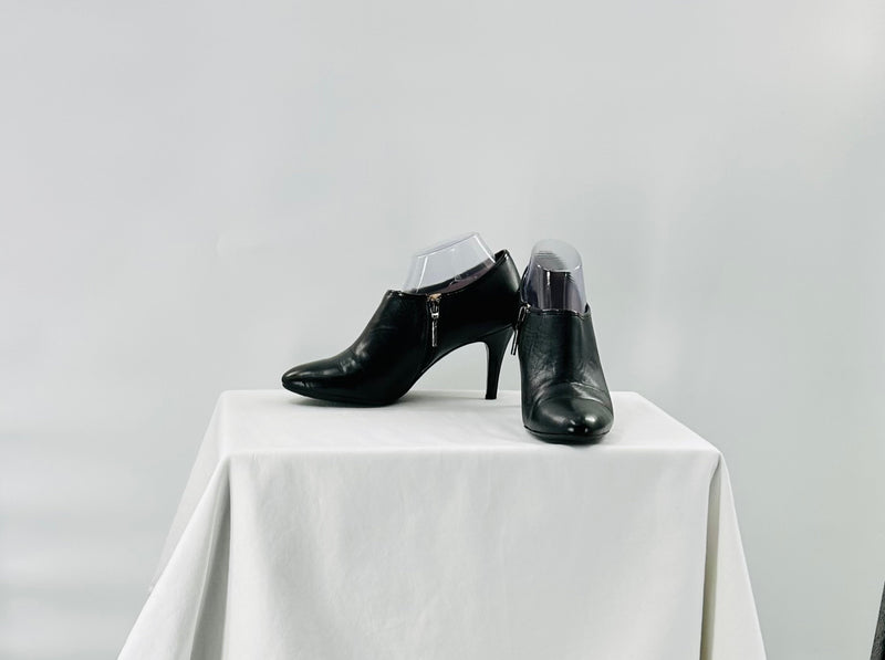 Calvin Klein Size 10M Boots