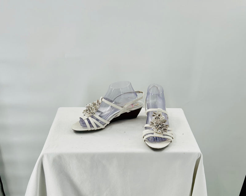 Etienne Aigner Size 10M Sandals