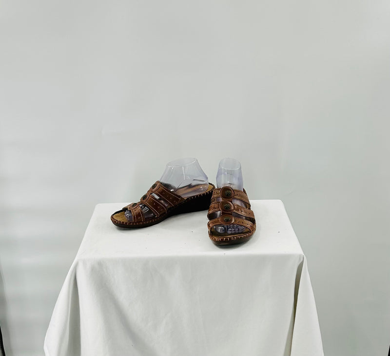 Jennifer Lauren Size 9W Sandals
